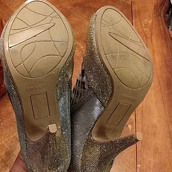 Shoes - Picture 4 of 4